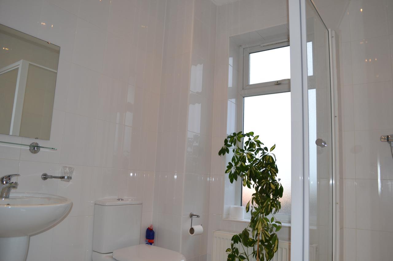 Annie'S Guest House Farnborough  Exteriör bild